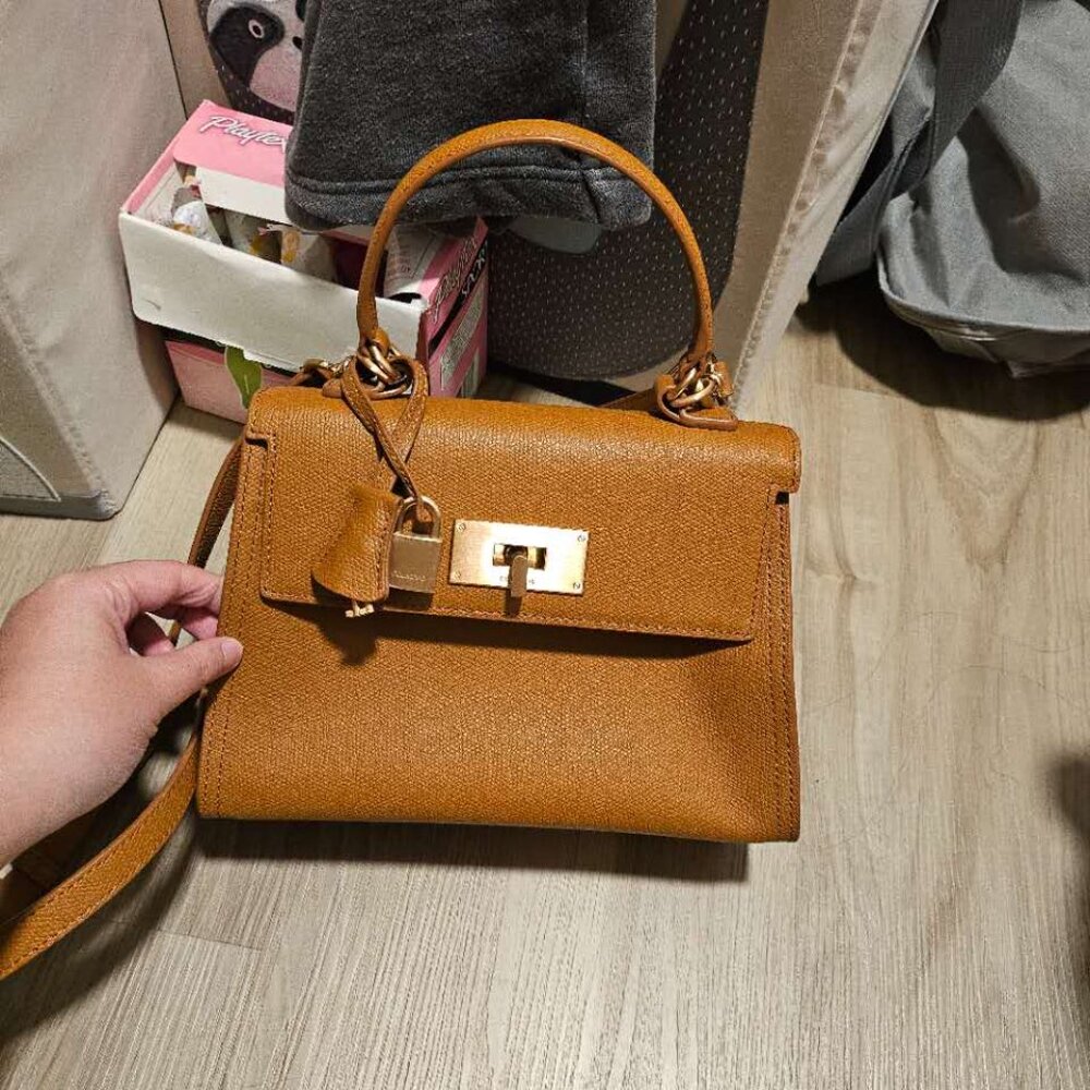 NWT COURONNE Stephanie Classic Brown Tote 24 Bag - Picture 9 of 11